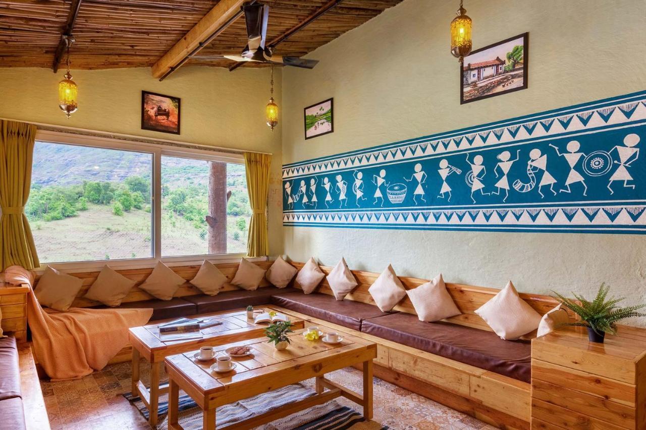 Stayvista'S Ficus Farms - Mountain-View Haven With Rustic Artsy Interiors, Outdoor Pool, Glasshouse, Home Theatre & Karaoke Delight Igatpuri Exterior foto