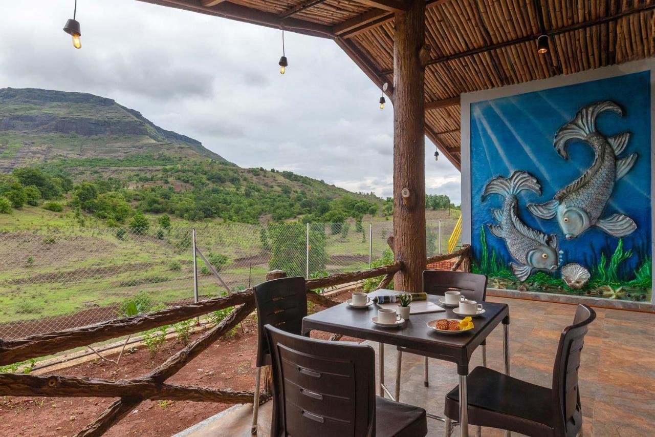 Stayvista'S Ficus Farms - Mountain-View Haven With Rustic Artsy Interiors, Outdoor Pool, Glasshouse, Home Theatre & Karaoke Delight Igatpuri Exterior foto