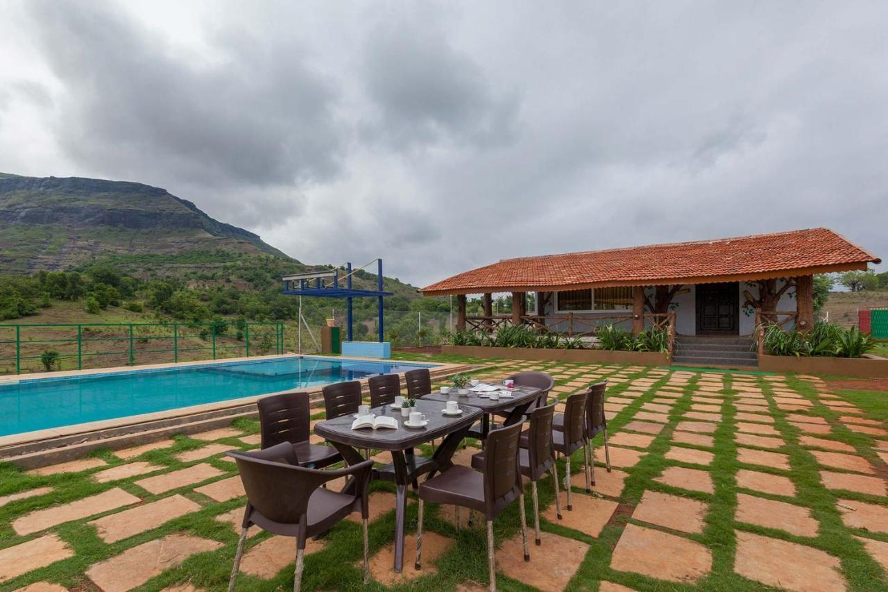 Stayvista'S Ficus Farms - Mountain-View Haven With Rustic Artsy Interiors, Outdoor Pool, Glasshouse, Home Theatre & Karaoke Delight Igatpuri Exterior foto